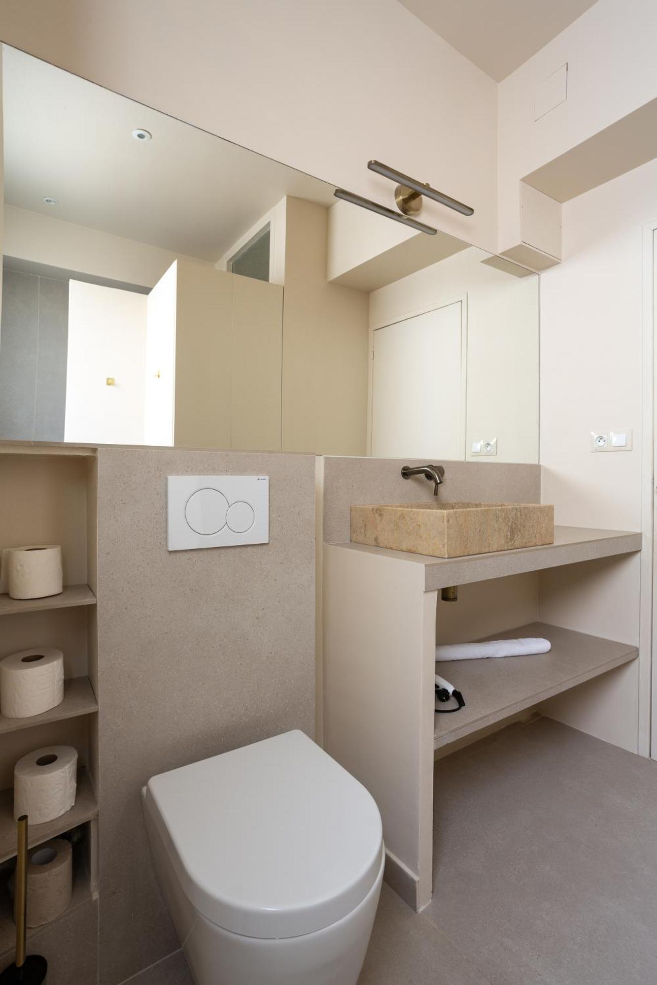 The Charming Saint Honore Appartement